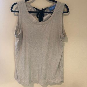 Size small tank by the brand simply Vera. The back has a black bow.